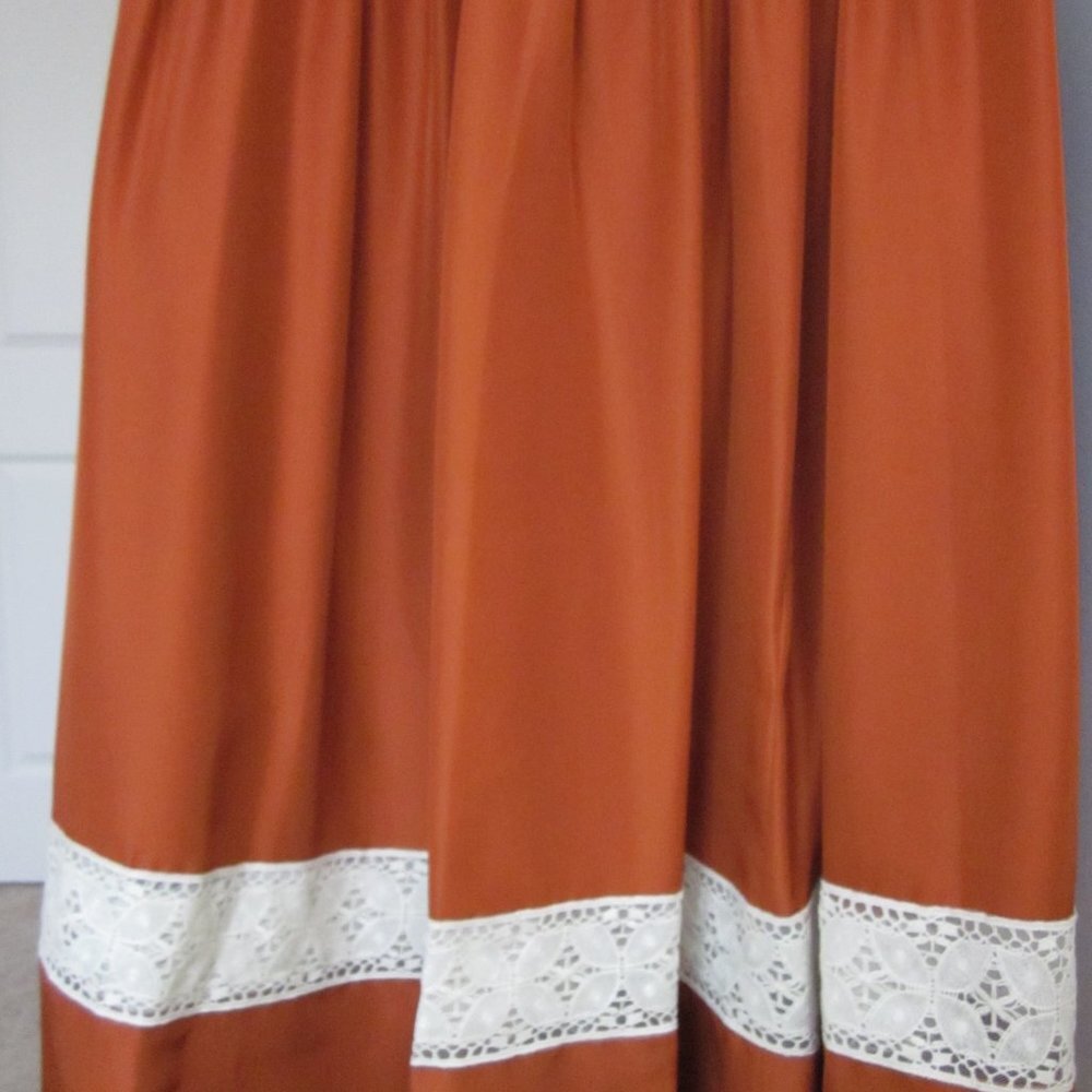 Women Elegant Lace-Accented 100% Silk Swirl Maxi Skirt with lace trim in size 4 - Picture 6 of 15